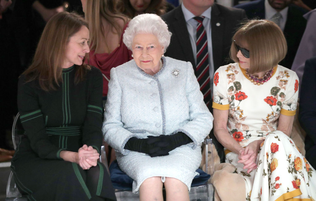 The Queen Presents The Inaugural Queen Elizabeth II Award For British Design At London Fashion Week - Startlap