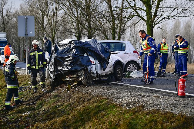 Ketten meghaltak egy sárándi balesetben - Startlap