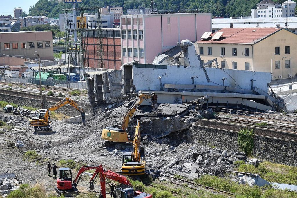Hídomlás Genova közelében - Startlap
