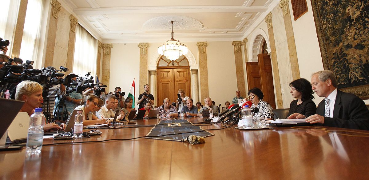 Simonné Gombos Katalin; Józan Magda; Wellmann György - Startlap