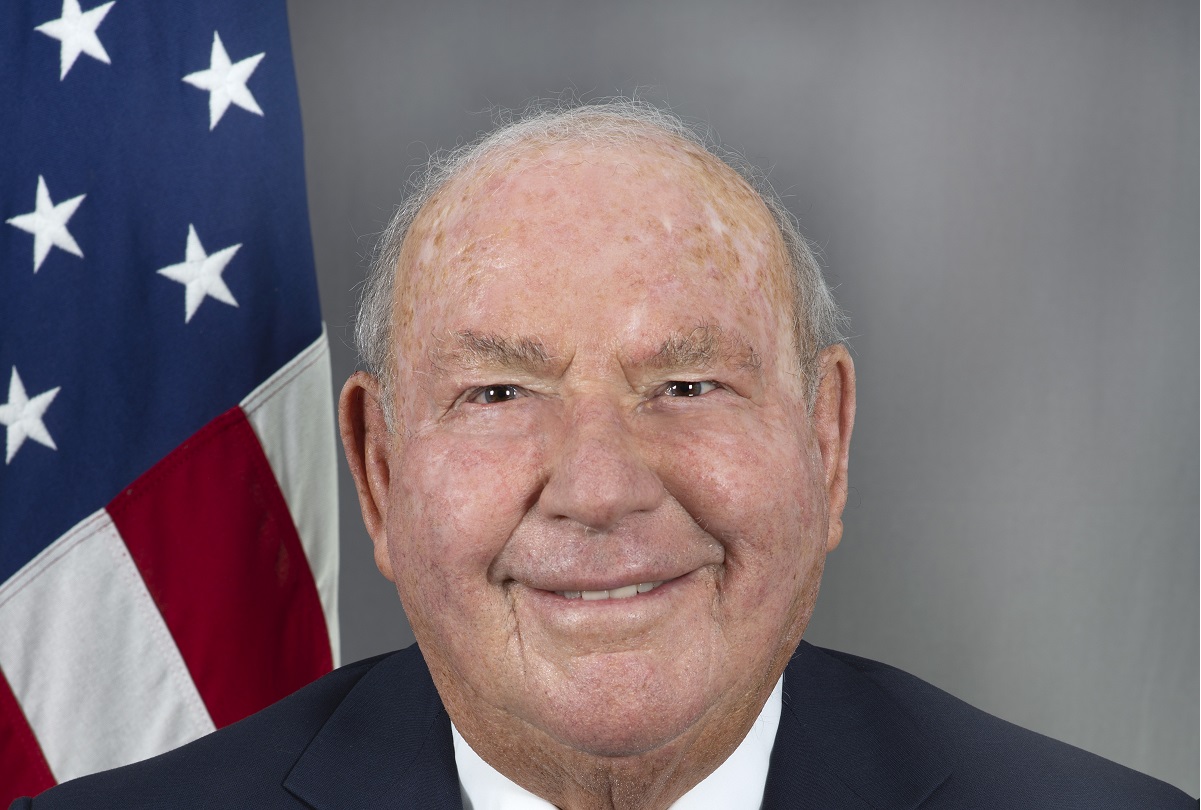 David_B._Cornstein_official_photo - Startlap