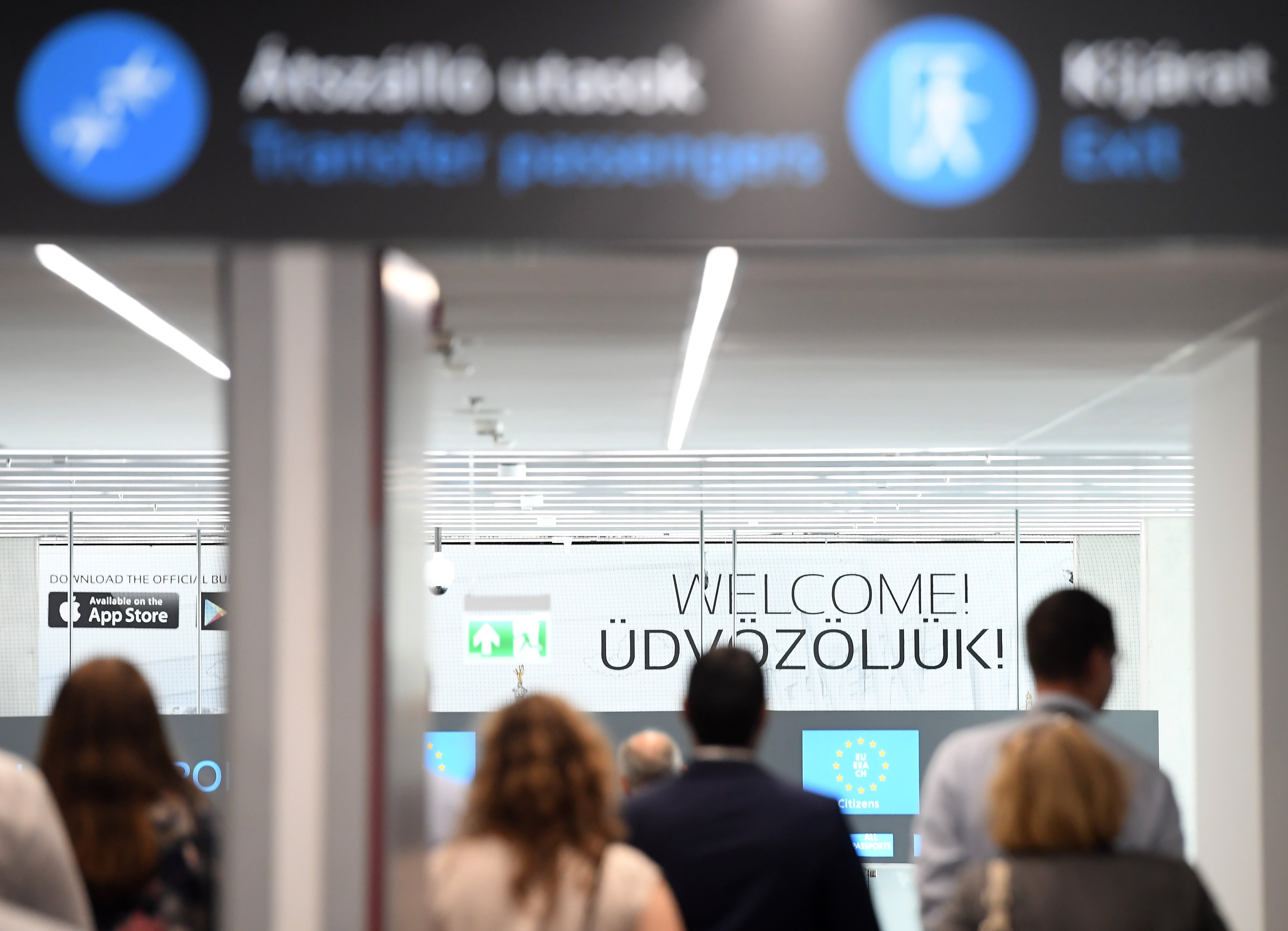 Felavatták a Liszt Ferenc-repülõtér új utasmólóját - Startlap