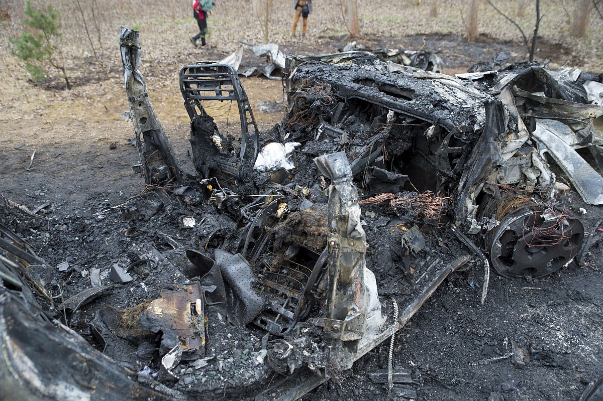 Hét ember halt meg egy balesetben a 81-es úton Mezõörsnél - Startlap
