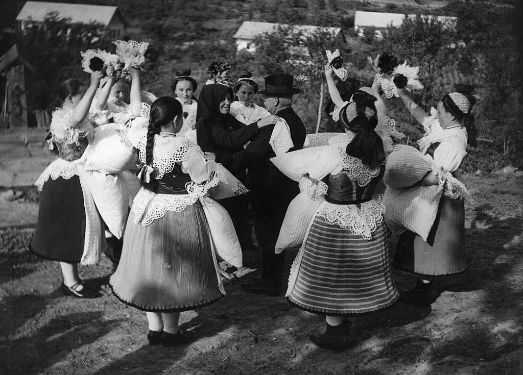 Hungarian Dance - Startlap