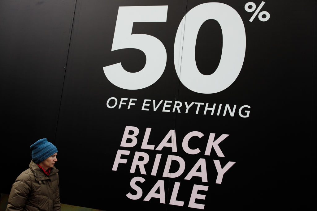 Black Friday Shoppers Hit UK High Streets - Startlap