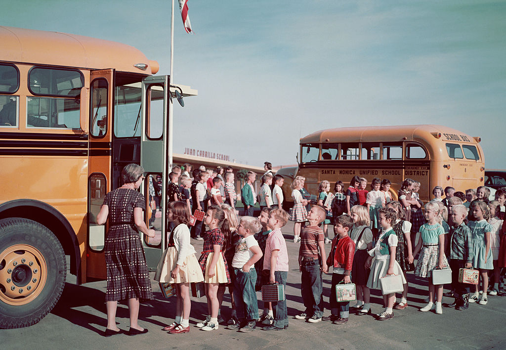 School Bus Queue - Startlap