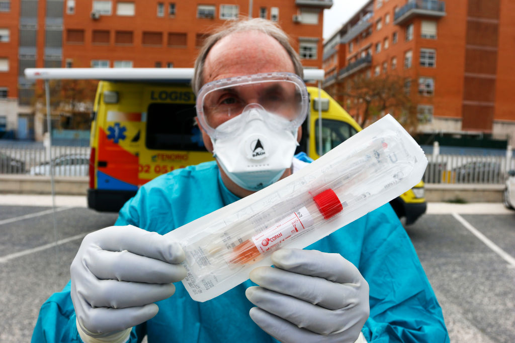 Health Workers Offer PCR Tests To Detect Coronavirus - Startlap