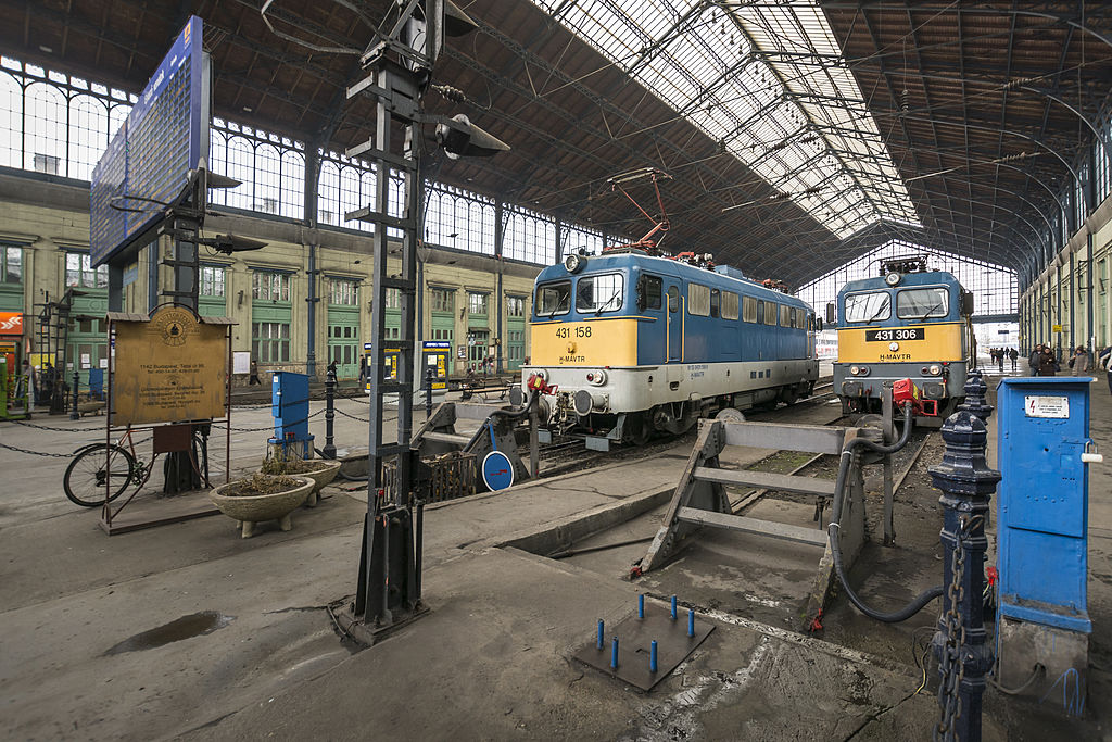 Budapest Western train station,Nyugati Palyaudvar - Startlap