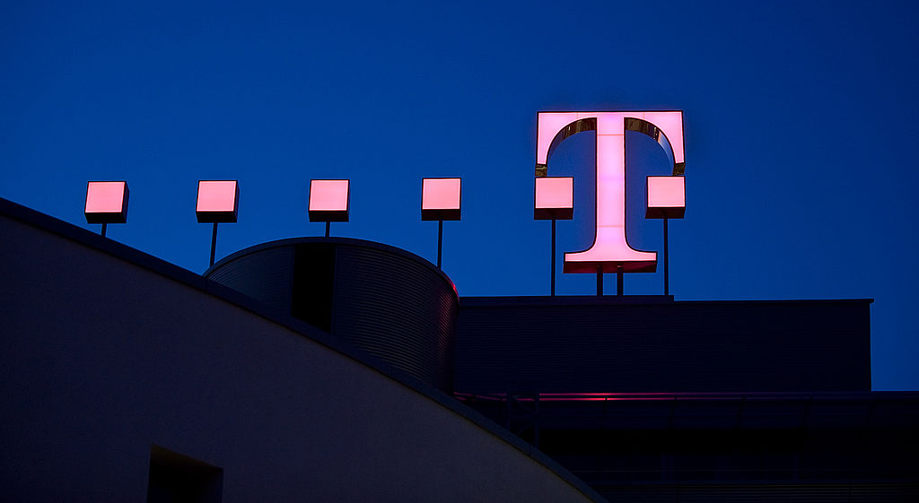 GettyImages - Startlap A Telekom mobilszolgáltató logója