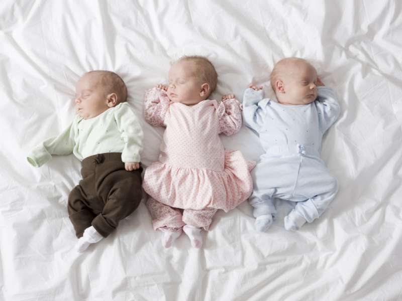 newborn triplets asleep - Startlap