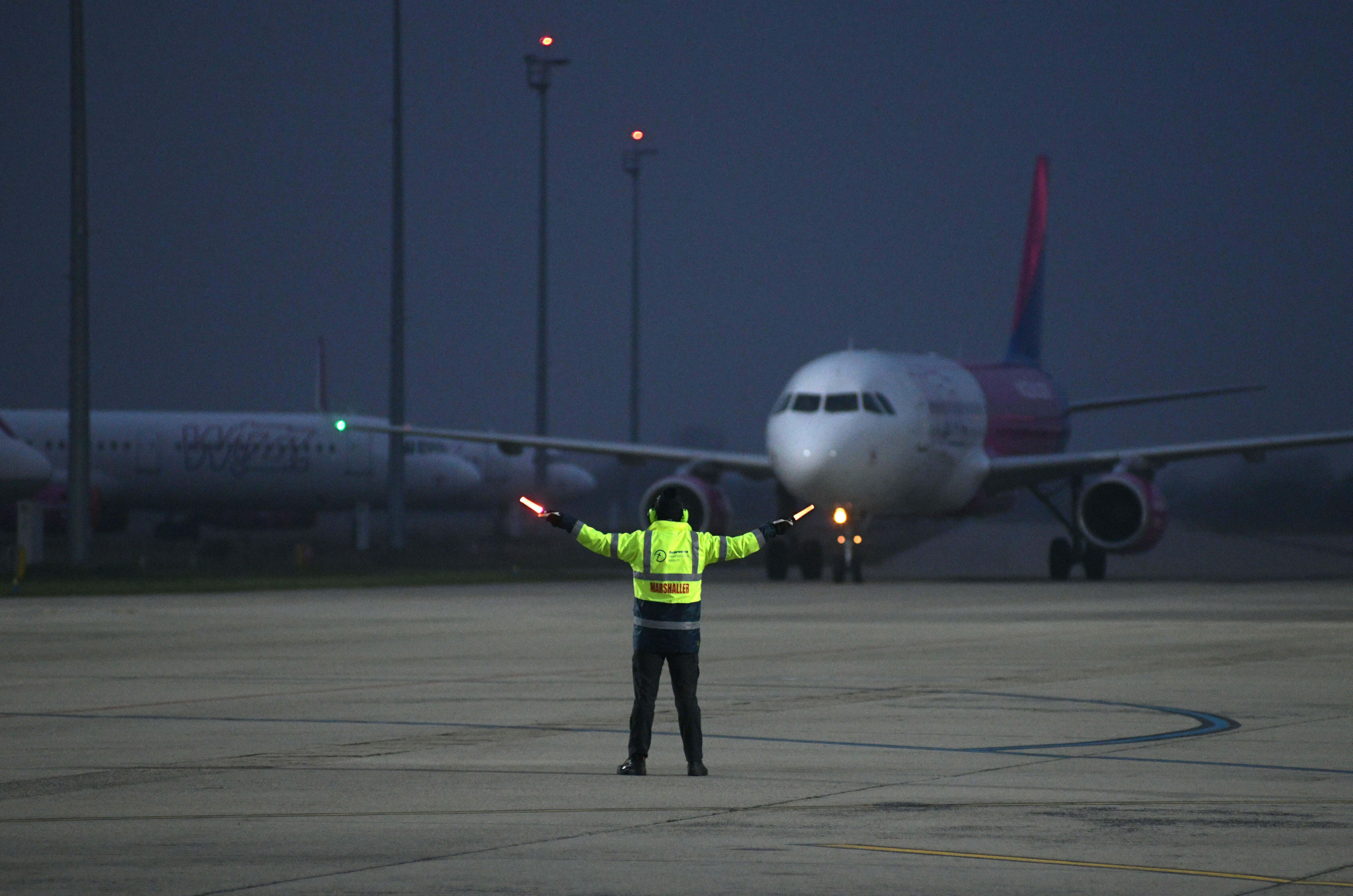 Koronavírus - A Wizz Air elsõ nyilvános repülõtéri koronav - Startlap