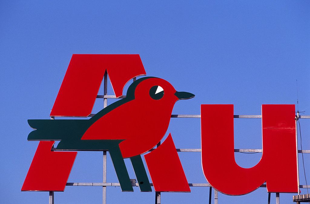 Auchan Hypermarket In Nantes, France On March 21, 2000. - Startlap