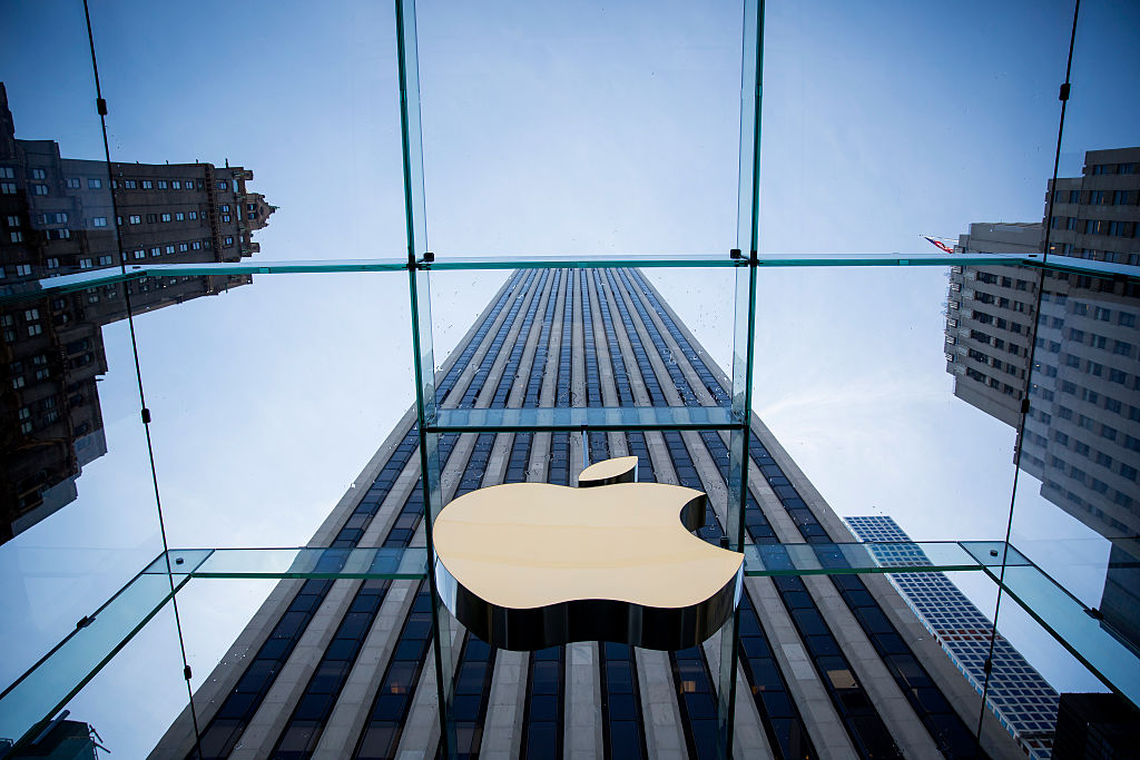 Apple Watch Available at Retail Locations - Startlap