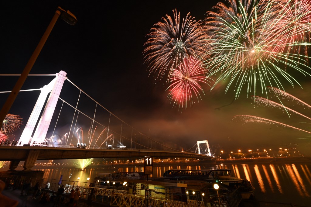 Tűzijáték Budapesten 2022. augusztus 27-én