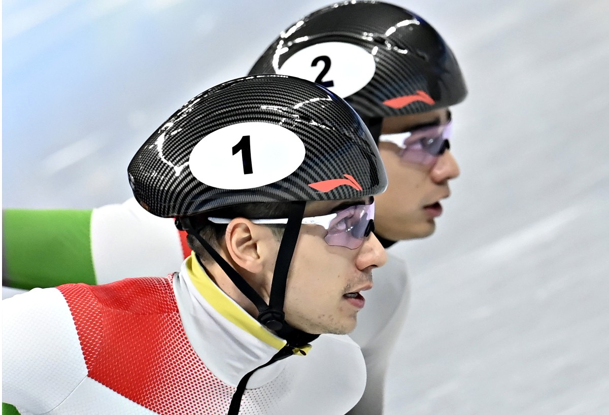 A késõbbi bronzérmes Liu Shaoang (b) és Liu Shaolin Sándor a férfi rövidpályás gyorskorcsolyázók