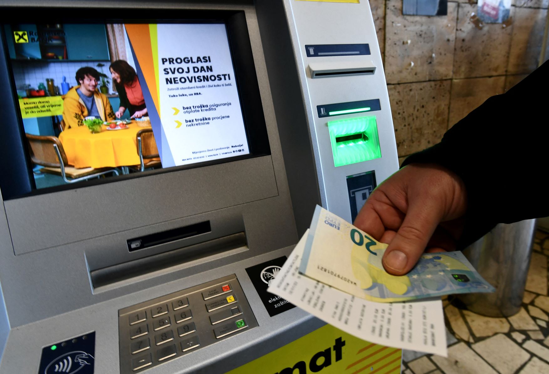 Eurót ad ki egy horvátországi bankautomata