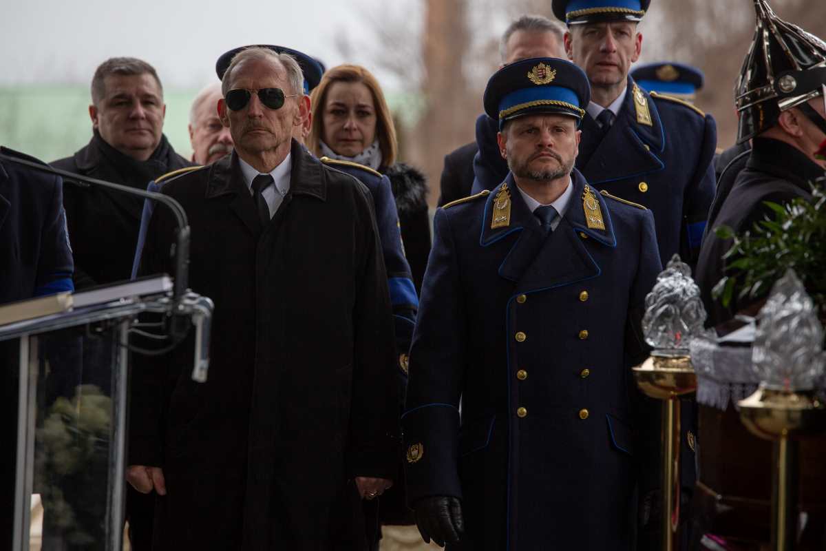 A belügyminiszter is részt vett Baumann Péter temetésén.