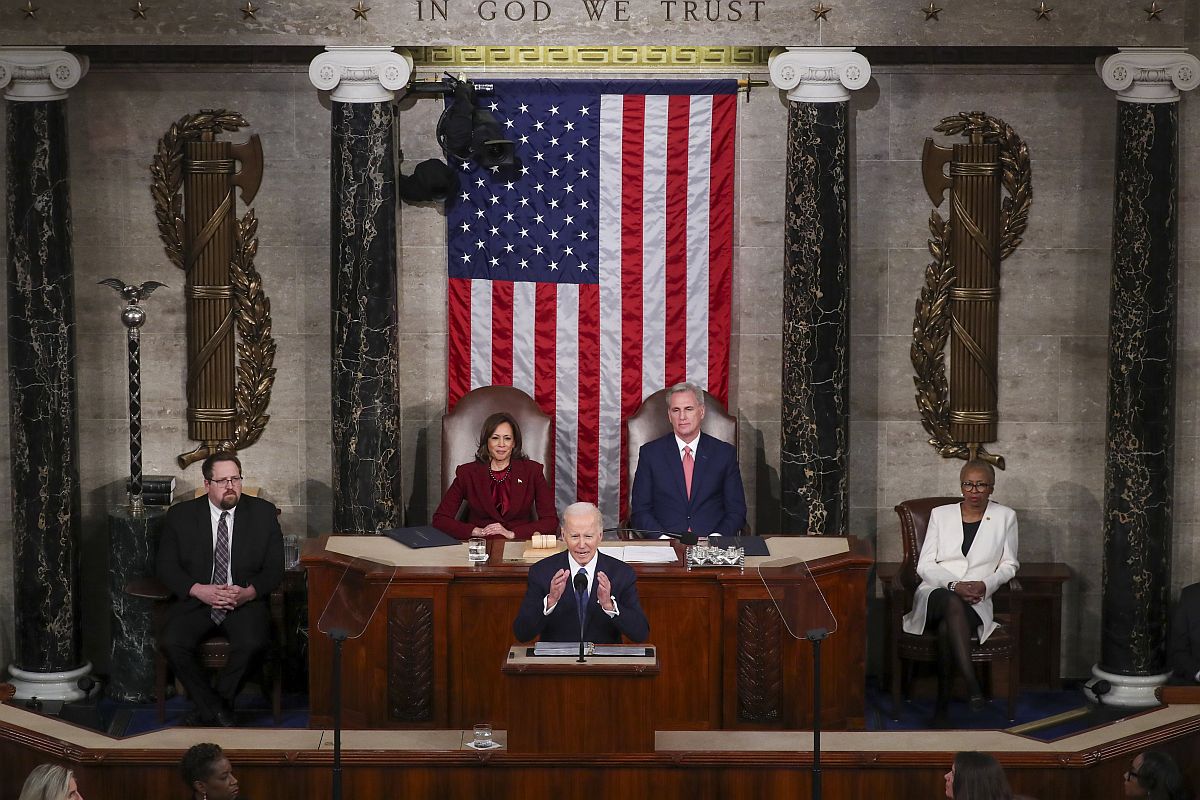Joe Biden demokrata párti amerikai elnök évértékelő beszédet mond a kongresszus két házának ülésén a törvényhozás washingtoni épületében, a Capitoliumban 2023. február 7-én.