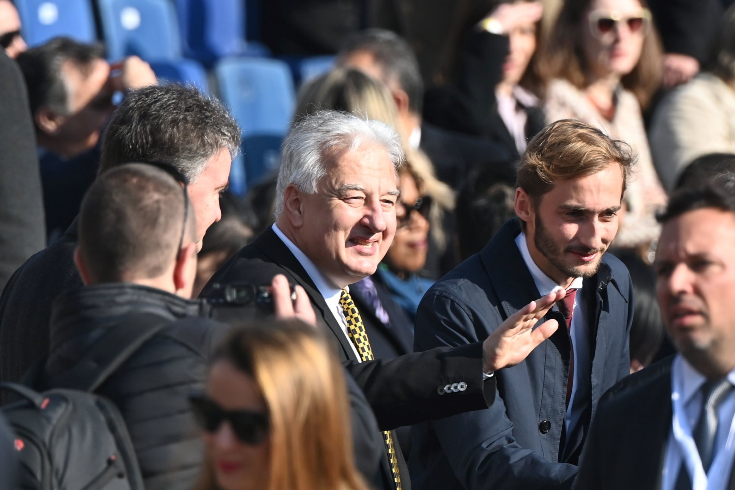 Semjén Zsolt miniszterelnök-helyettes Ferenc pápa szentmiséje előtt a Parlament előtti Kossuth téren