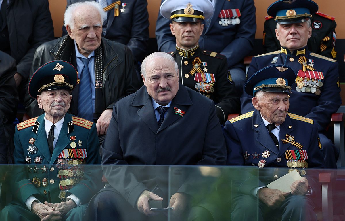 Aljakszandr Lukasenka fehérorosz elnök a győzelem napi díszszemlén.