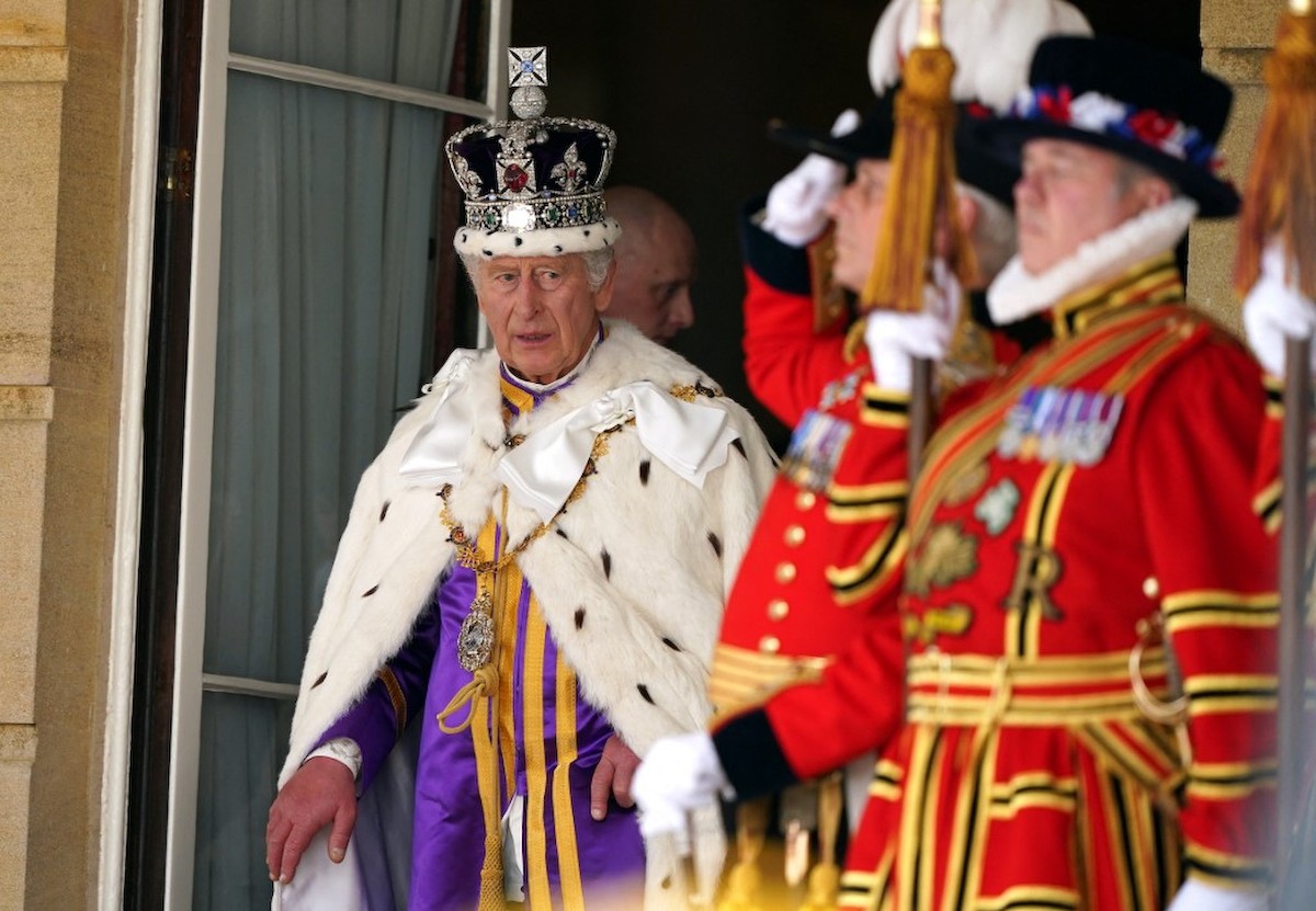 Károly király visszatért a palotába