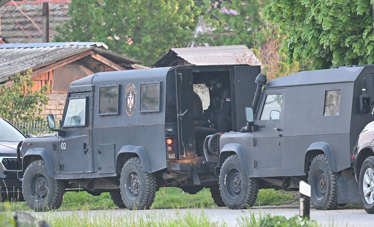 Hajtóvadászat a 2023-05-04-ei szerbiai lövöldözés elkövetője után.