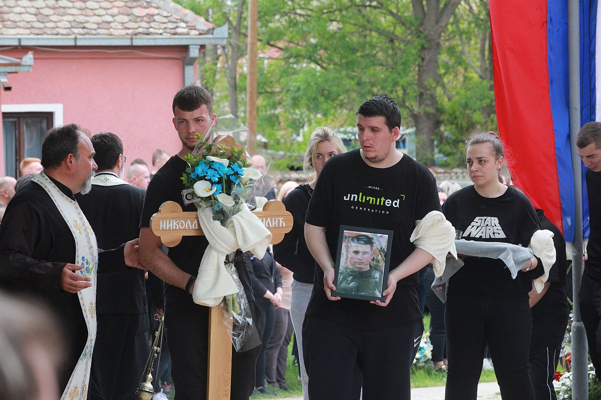 A Malo Orasjeban 202.05.04-én lelőtt öt ember temetése 2023.05.06-án.