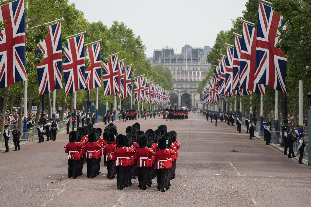 Trooping of the Colour elnevezésű katonai parádé Londonban, III. Károly születésnapján