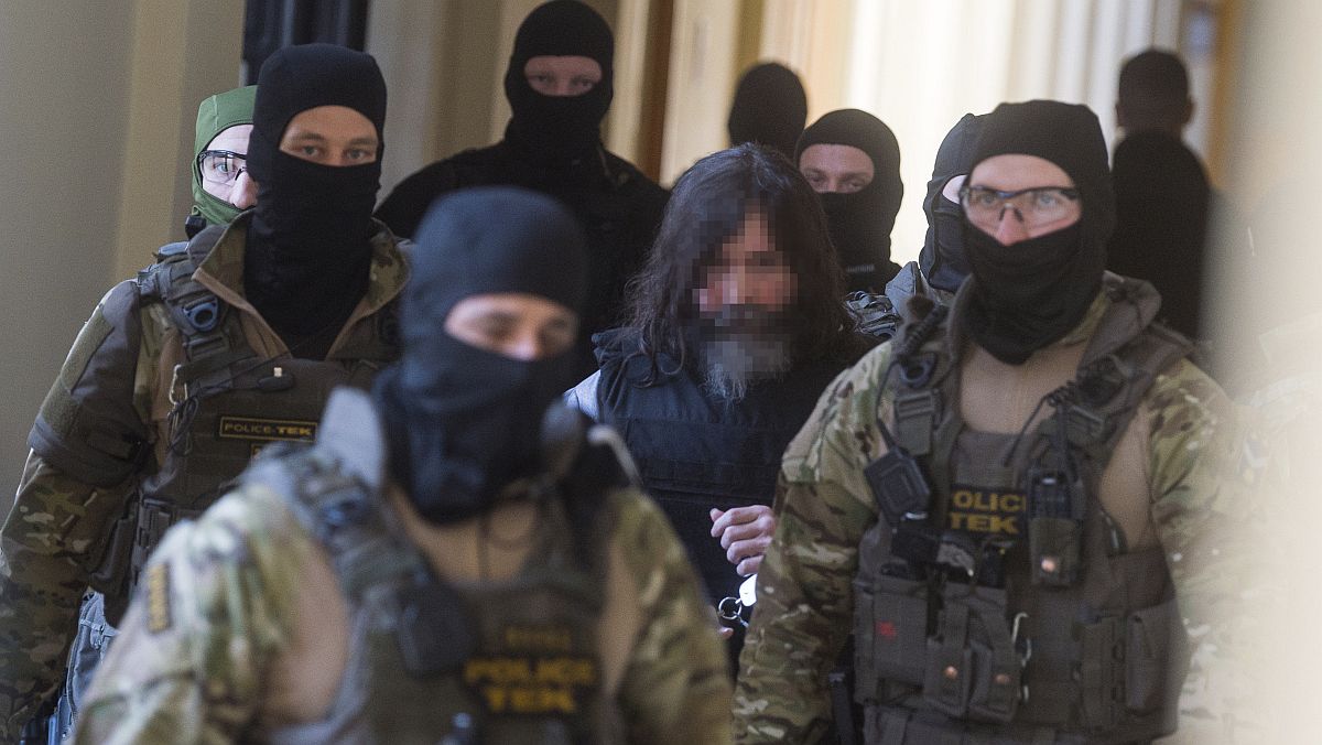 Húsz év fegyházra ítélték Portik Tamást - Startlap