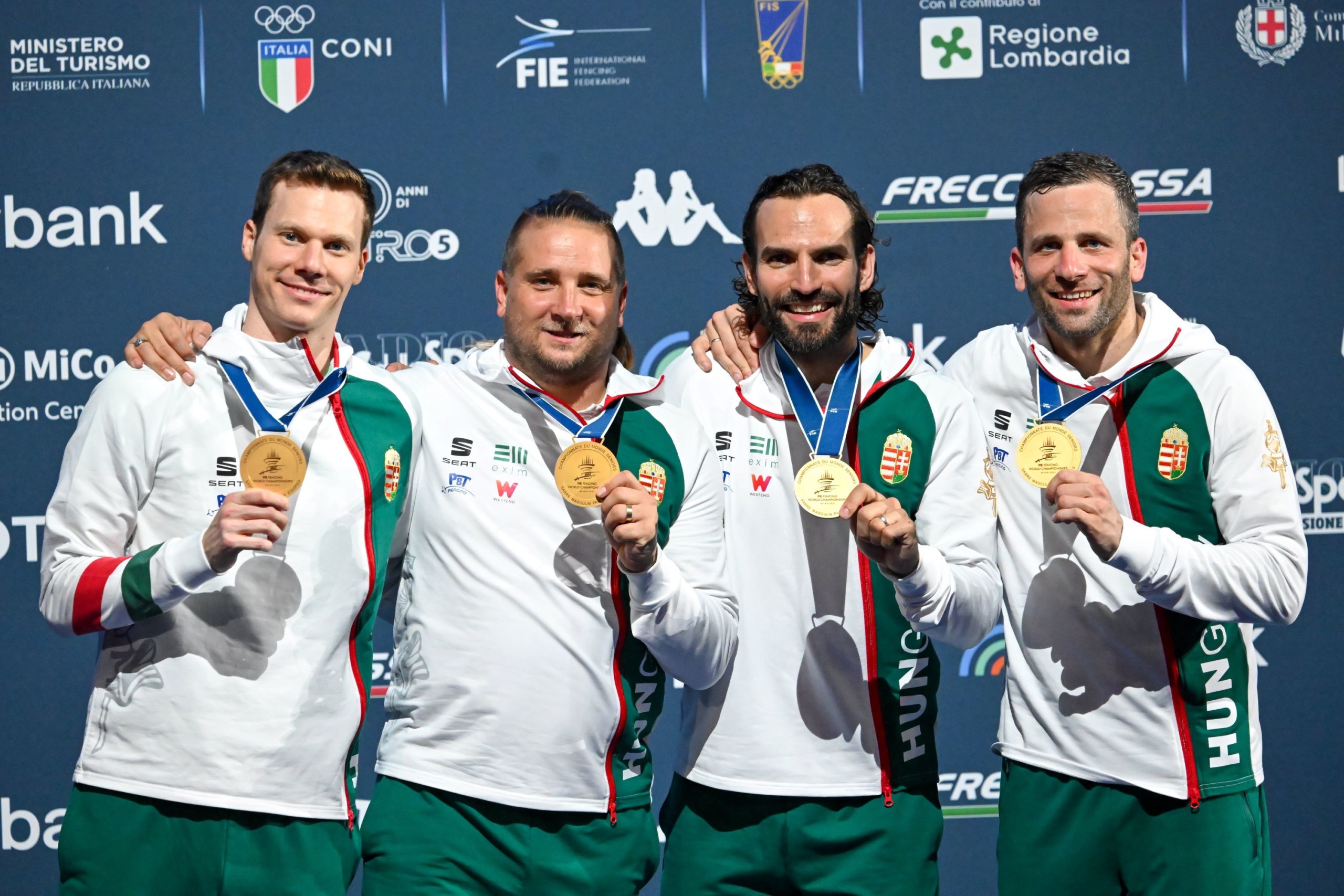 Szatmári András, Decsi Tamás, Szilágyi Áron és Gémesi Csanád (b-j), az aranyérmes magyar csapat tagjai