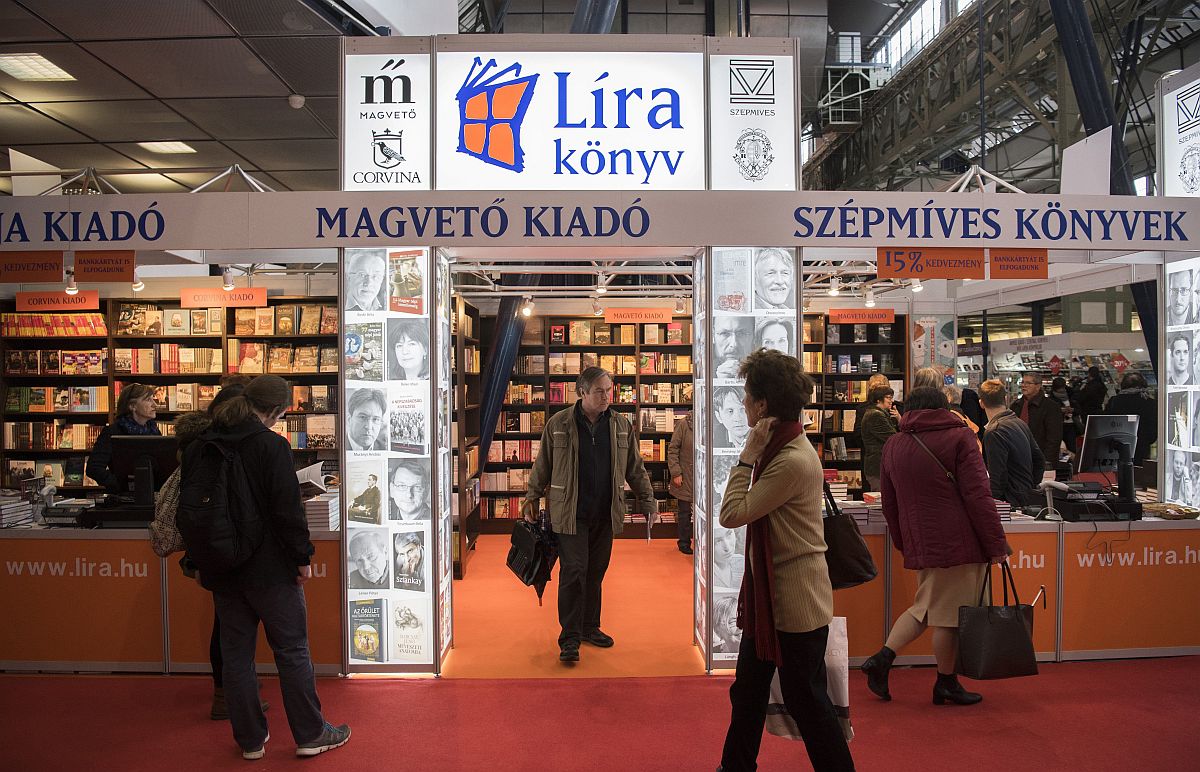 A 24. Budapesti Nemzetközi Könyvfesztivál nyitónapja a Millenárison 2017. április 20-án.