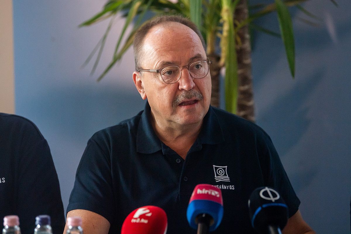 Németh Zsolt, az Országgyűlés külügyi bizottságának fideszes elnöke, a szabadegyetem alapítója beszél a 32. Bálványosi Nyári Szabadegyetem és Diáktábor (Tusványos) programjairól tartott fővárosi sajtótájékoztatón a Bálna Budapestben 2023. július 5-én.