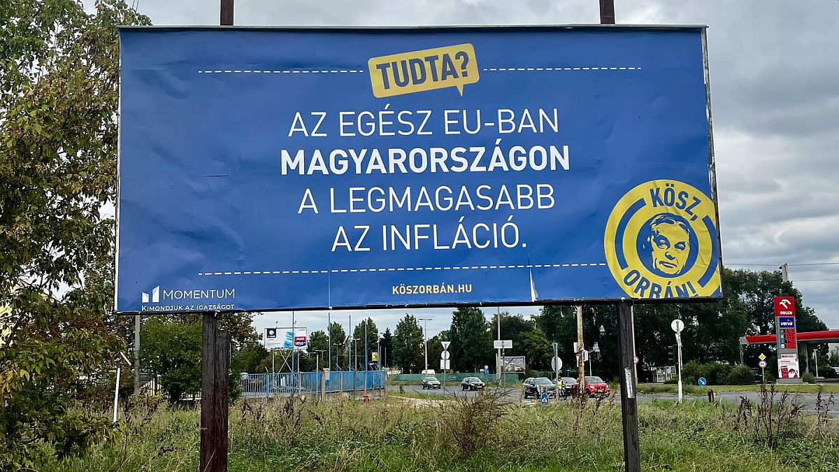 A Momentum egyik, "Kösz, Orbán" elnevezésű plakátja.