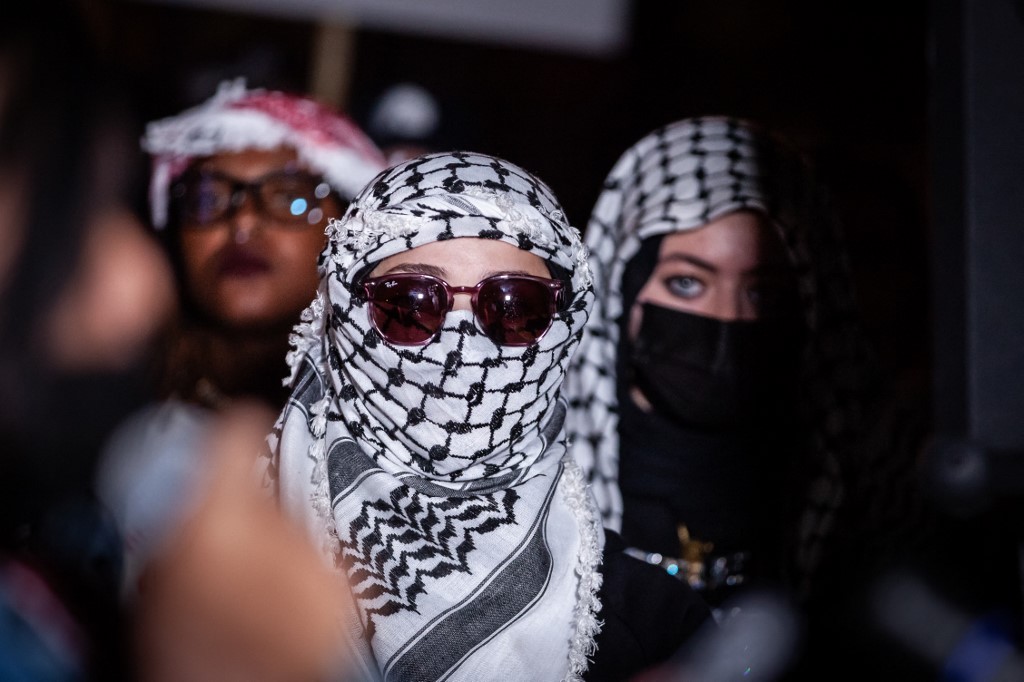 Palesztina támogatói gyülekeznek a The Washington Post irodája előtt