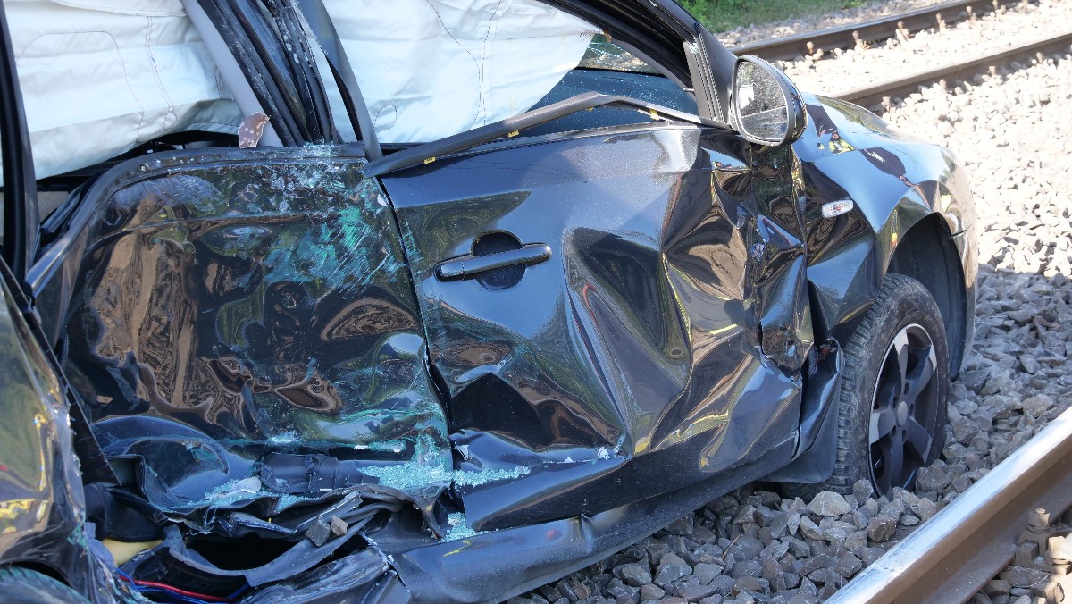 HÉV-el ütközött egy autó Szigetszentmiklóson