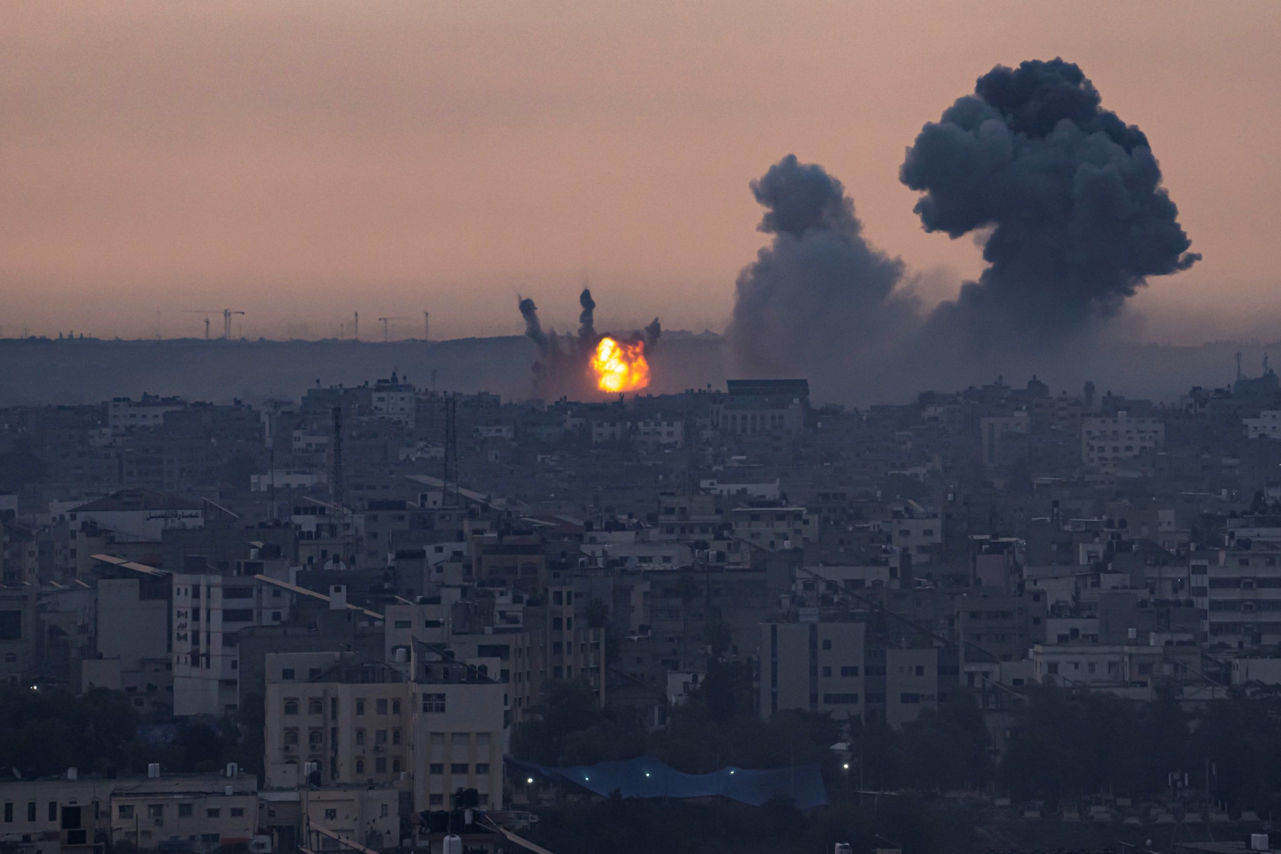 Izraeli légitámadás Gázában 2023. október 9-én.