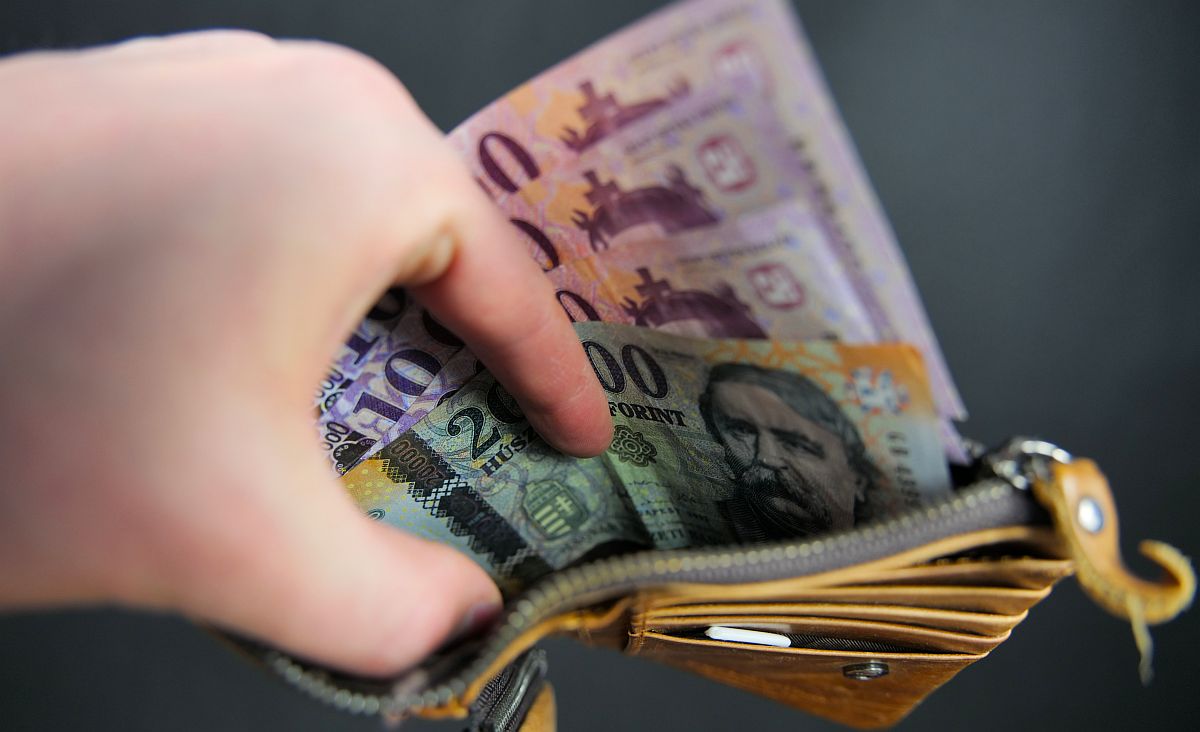 Jön a diktált járulékalap a mellékállásban tevékenykedőknél