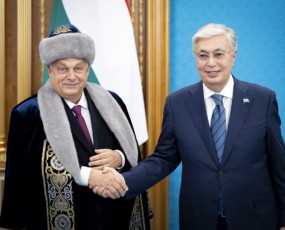 képcím