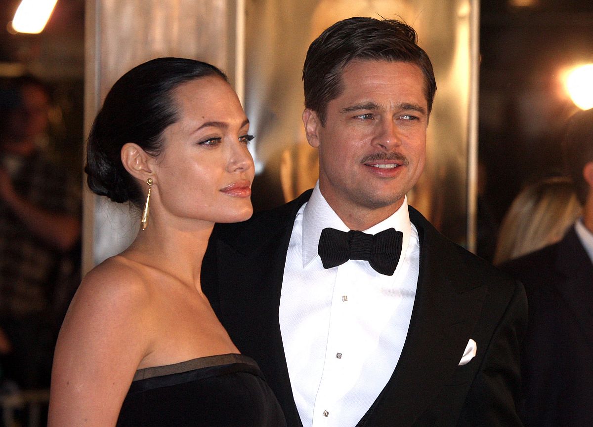 Angelina jolie és Brad Pitt a Benjamin Button különös élete című film 2008-as premierjén .