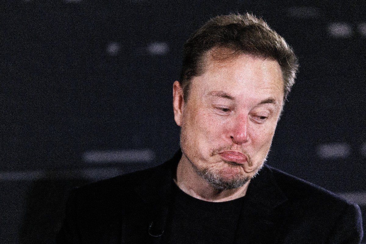 Elon Musk dél-afrikai-amerikai üzletember, a Tesla Motors elektromosjármû-gyártó, a SpaceX amerikai ûrkutatási magánvállalat és az X közösségi médiaplatform tulajdonosa.