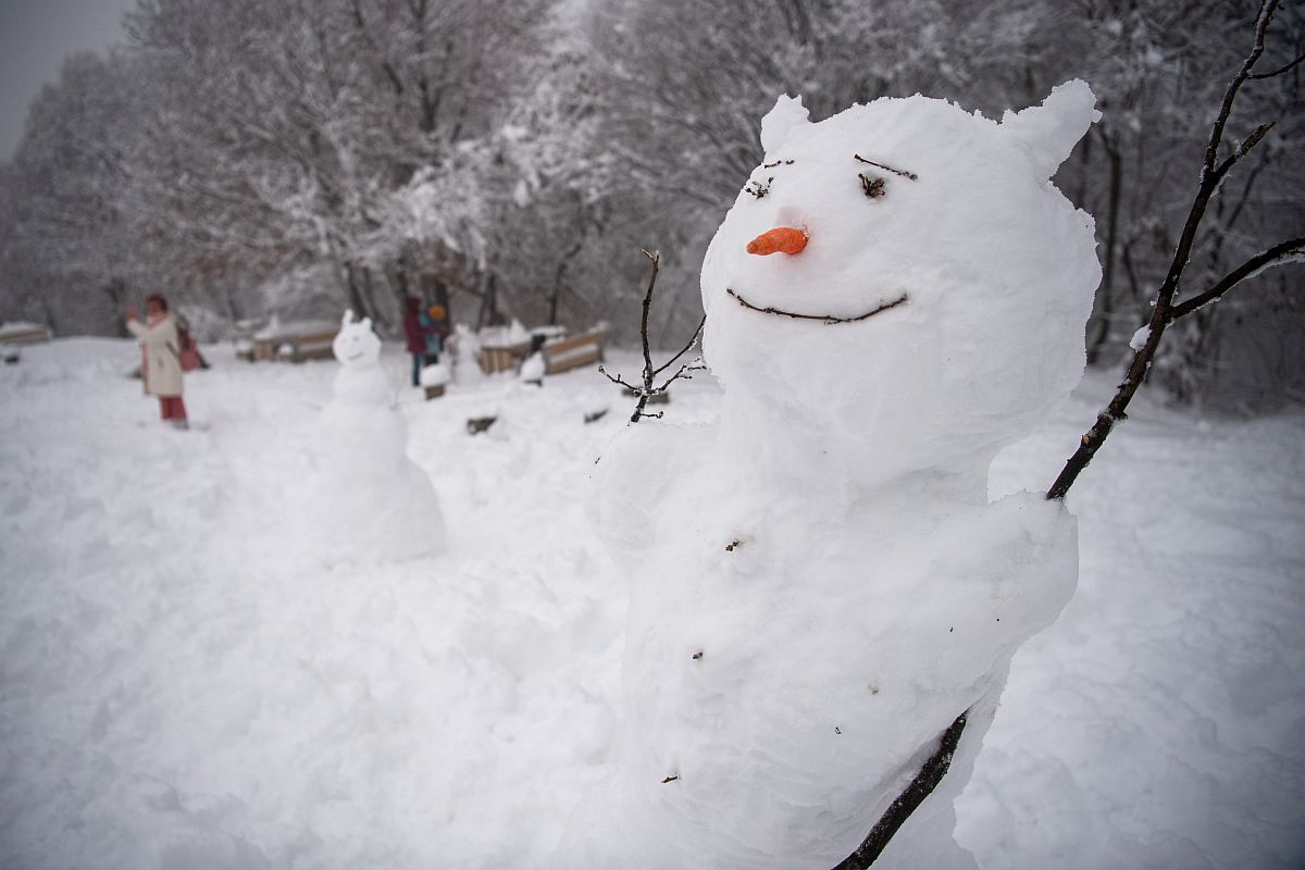 Hóember a hófödte Normafánál 2023. december 8-án.