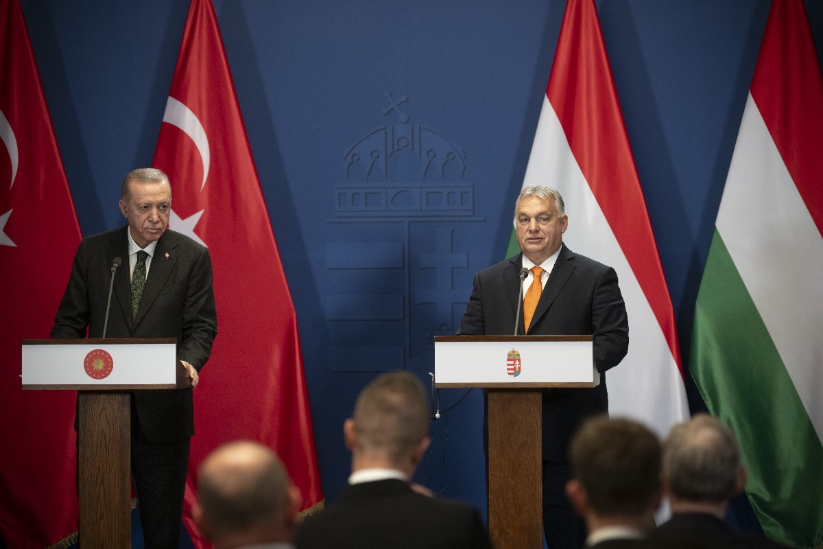 Orbán Viktor miniszterelnök (j) és Recep Tayyip Erdogan, Törökország elnöke sajtónyilatkozatot tesz
