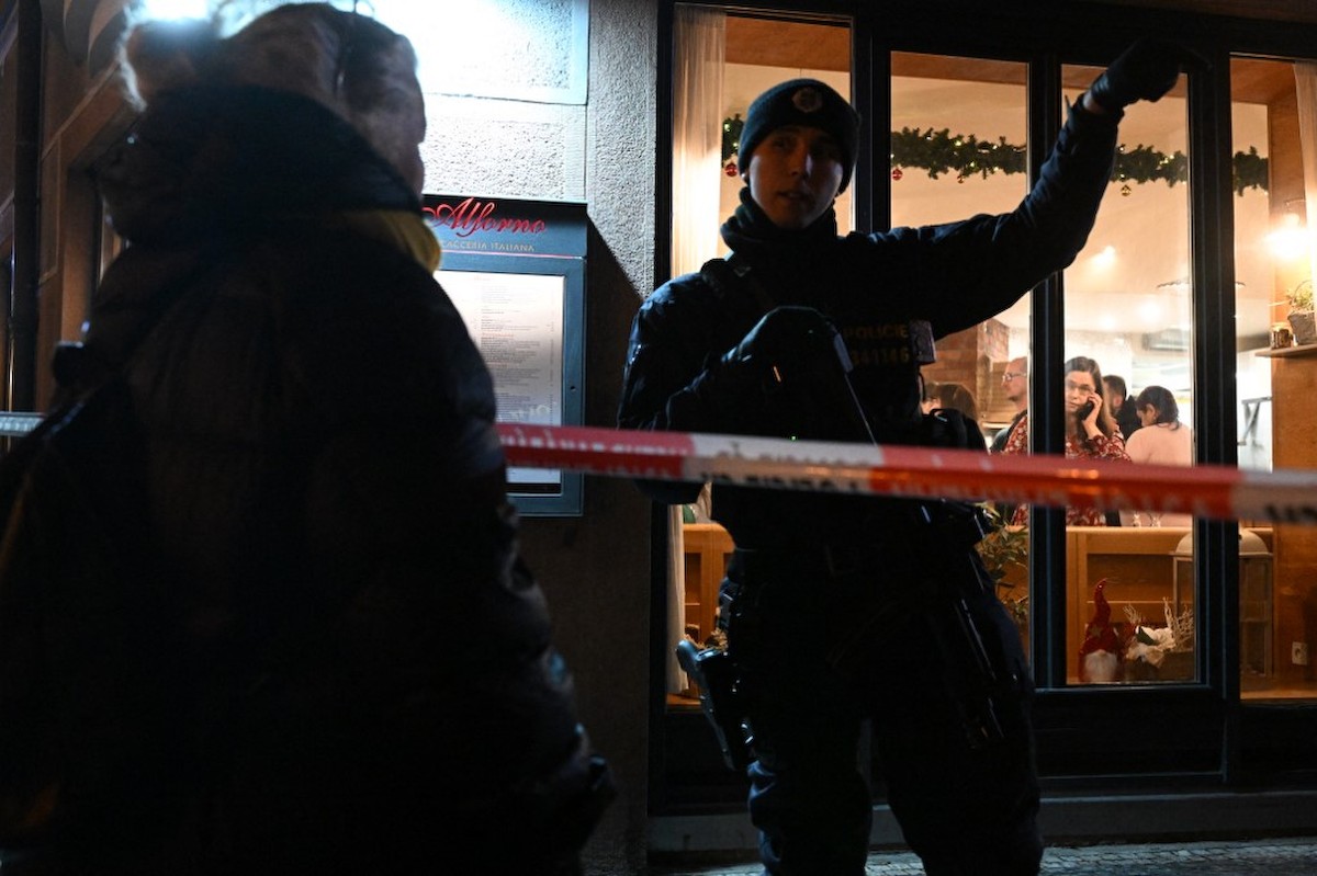 Legalább 10 ember meghalt a prágai lövöldözés következtébe csütörtökön