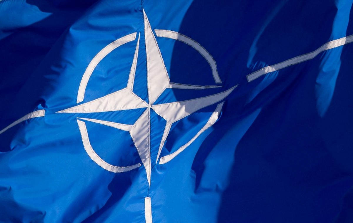 A NATO katonai szövetség zászlója