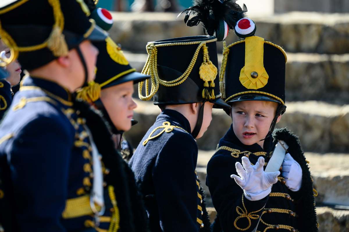 Gyerek hagyományőrzők a pákozdi csata 175. évfordulóján tartott megemlékezésen a pákozdi Katonai Emlékparkban 2023. szeptember 29-én.