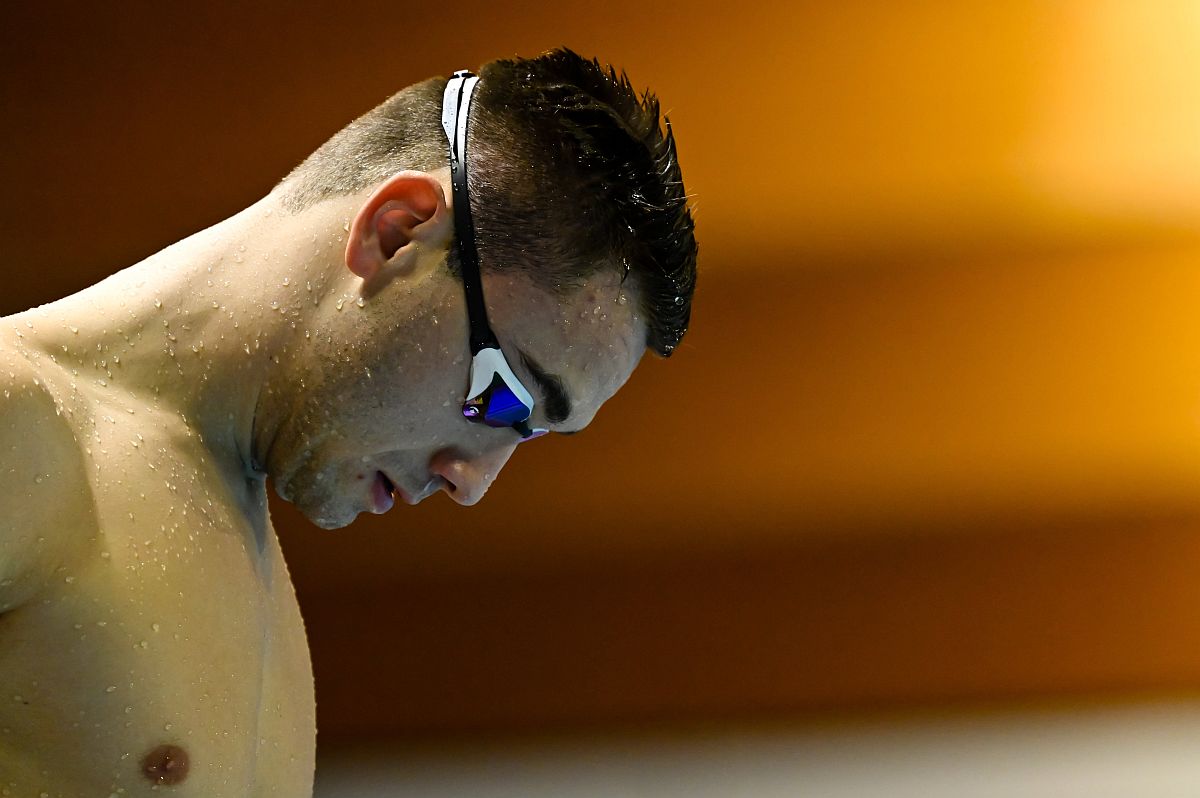 Milák Kristóf olimpiai bajnok úszó a rövidpályás országos bajnokságon a kaposvári Csík Ferenc Versenyuszodában 2022. november 16-án.