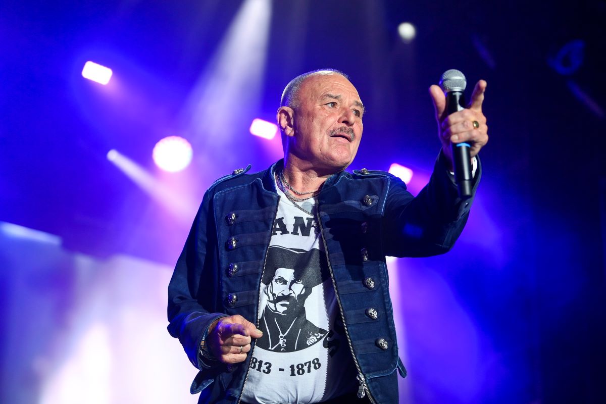 Nagy Feró énekel a Debreceni Egyetem yoUDay - Te napod - című tanévnyitó stadionshow-ján a debreceni Nagyerdei Stadionban 2023. szeptember 13-án este.