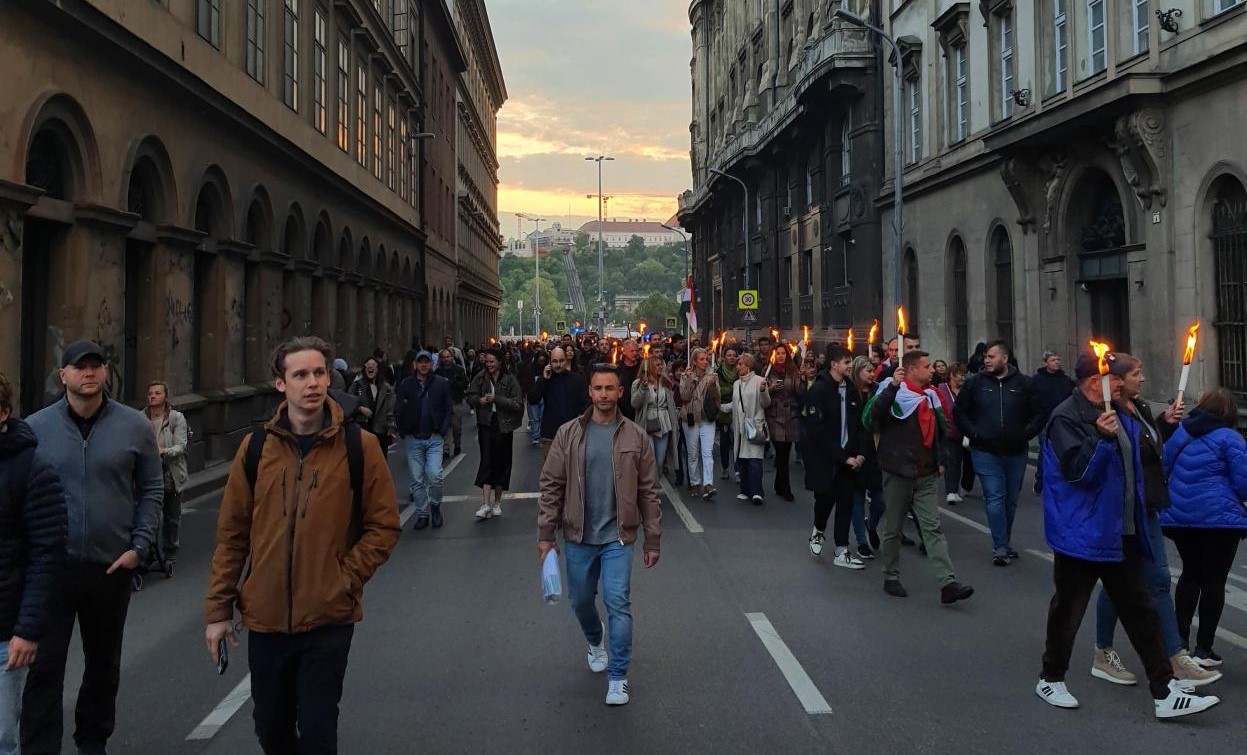Magyar Péter tüntetése a Belügyminisztérium előtt