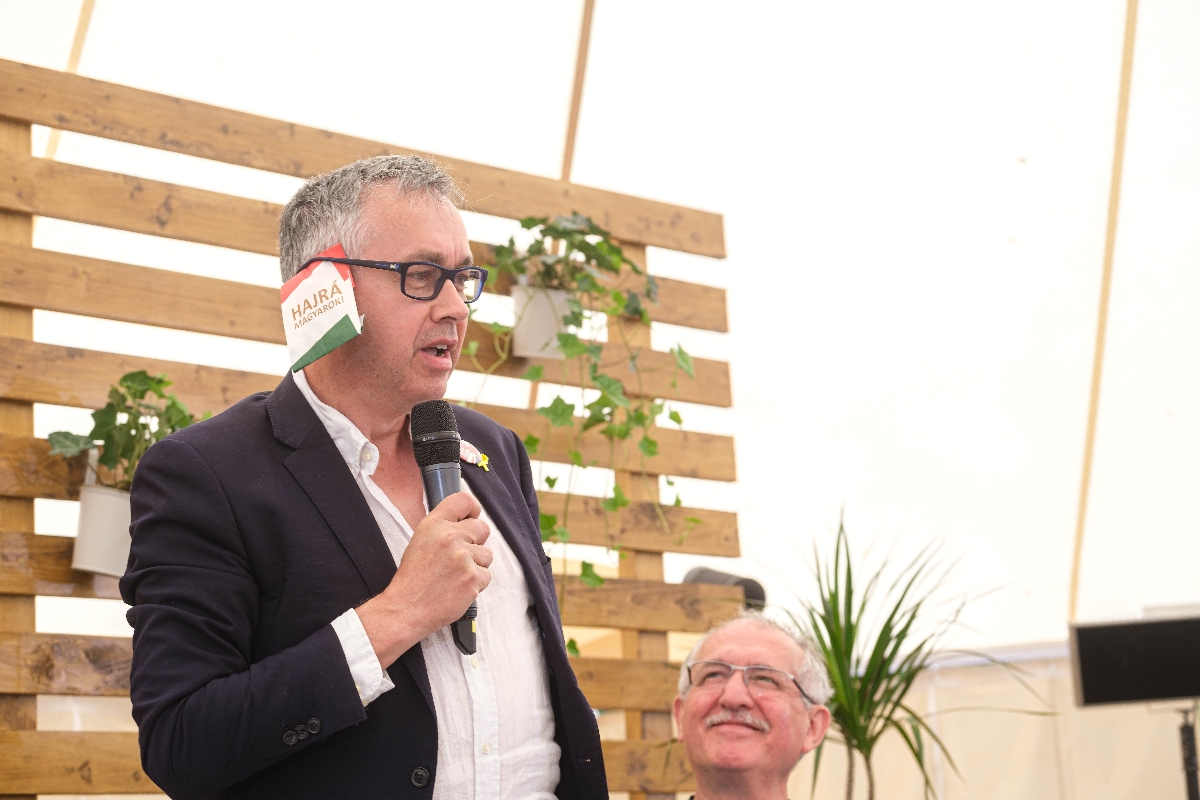 campanale-david - Startlap David Campanale, a Bálványosi Nyári Szabadegyetem és Diáktábor társalapítója (j2) beszédet mond a 33. Bálványosi Nyári Szabadegyetem és Diáktábor megnyitóján az erdélyi Tusnádfürdõn 2024. július 24-én.