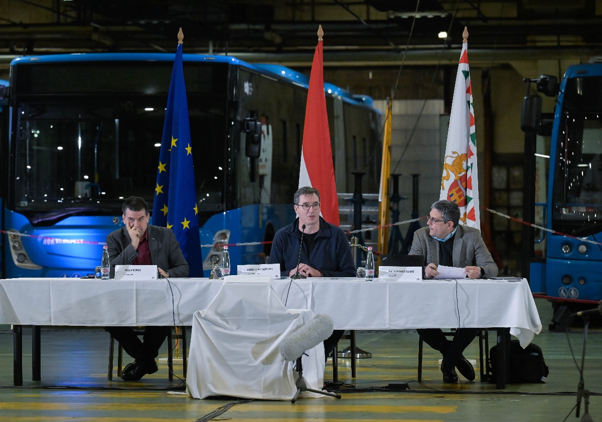 Rendkívüli közgyűlés a kelenföldi buszgarázsban